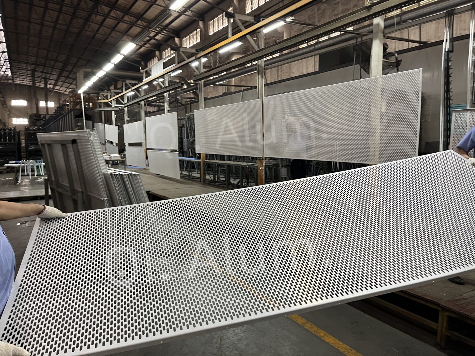 10mm-thickness-aluminum-wall-cladding-perforated-metal-sheet